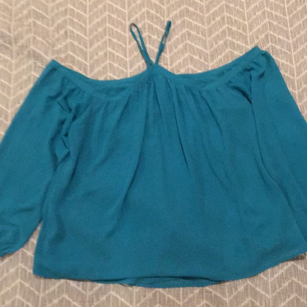 A stunning large aqua blouse.